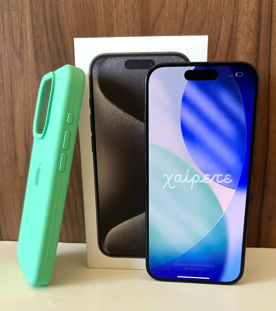 iPhone 15 Pro σε Black Titanium, φωτογραφία 1 από 5