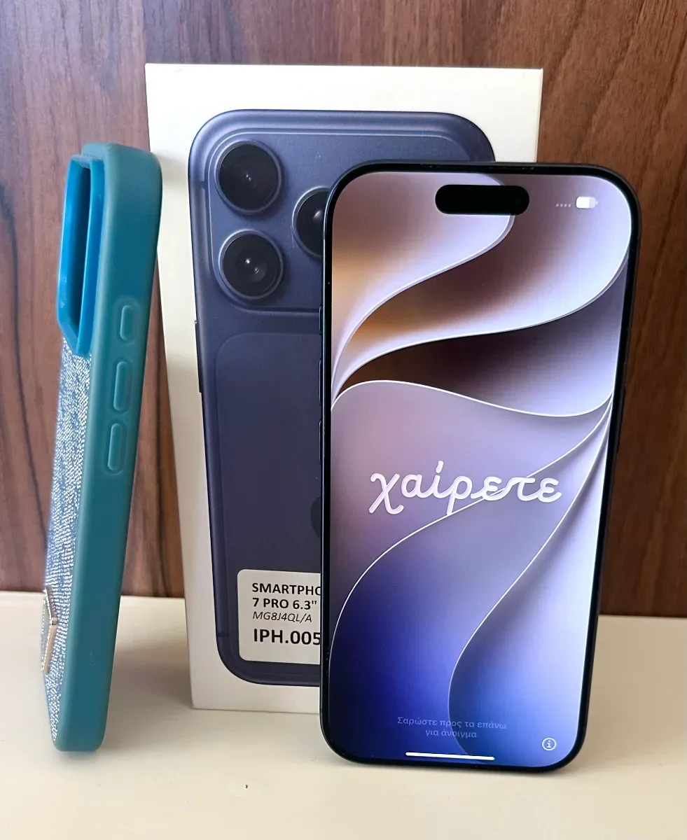 iPhone 17 Pro σε Deep Blue, φωτογραφία 1 από 4