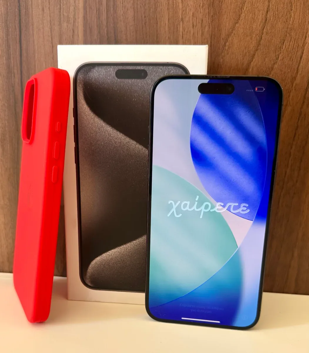 iPhone 15 Pro Max цвета Black Titanium, фото 1 из 4